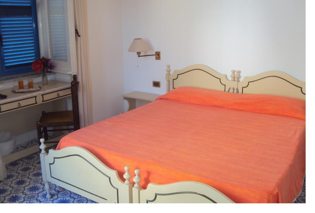 Hotel Villa Hermosa Ischia Værelse billede